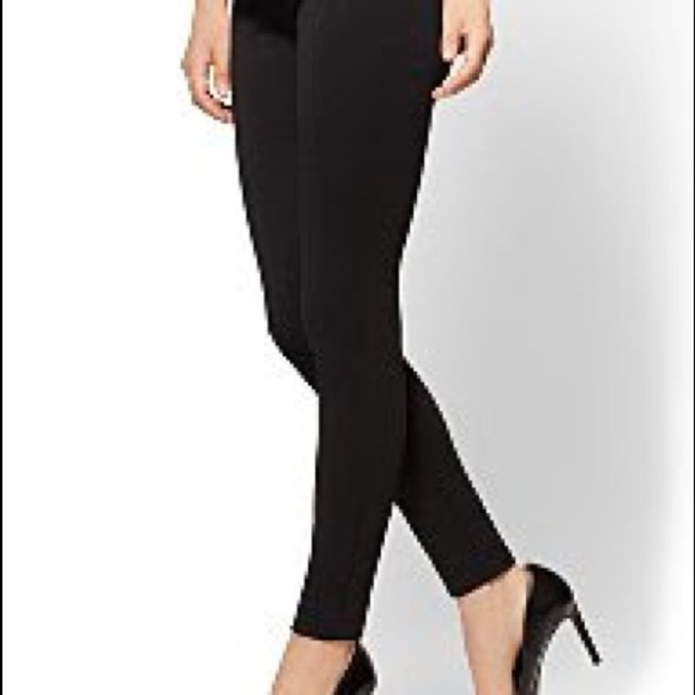 NWT BLACK LEGGING PANTS WITH LEATHER LIKE DETAIL